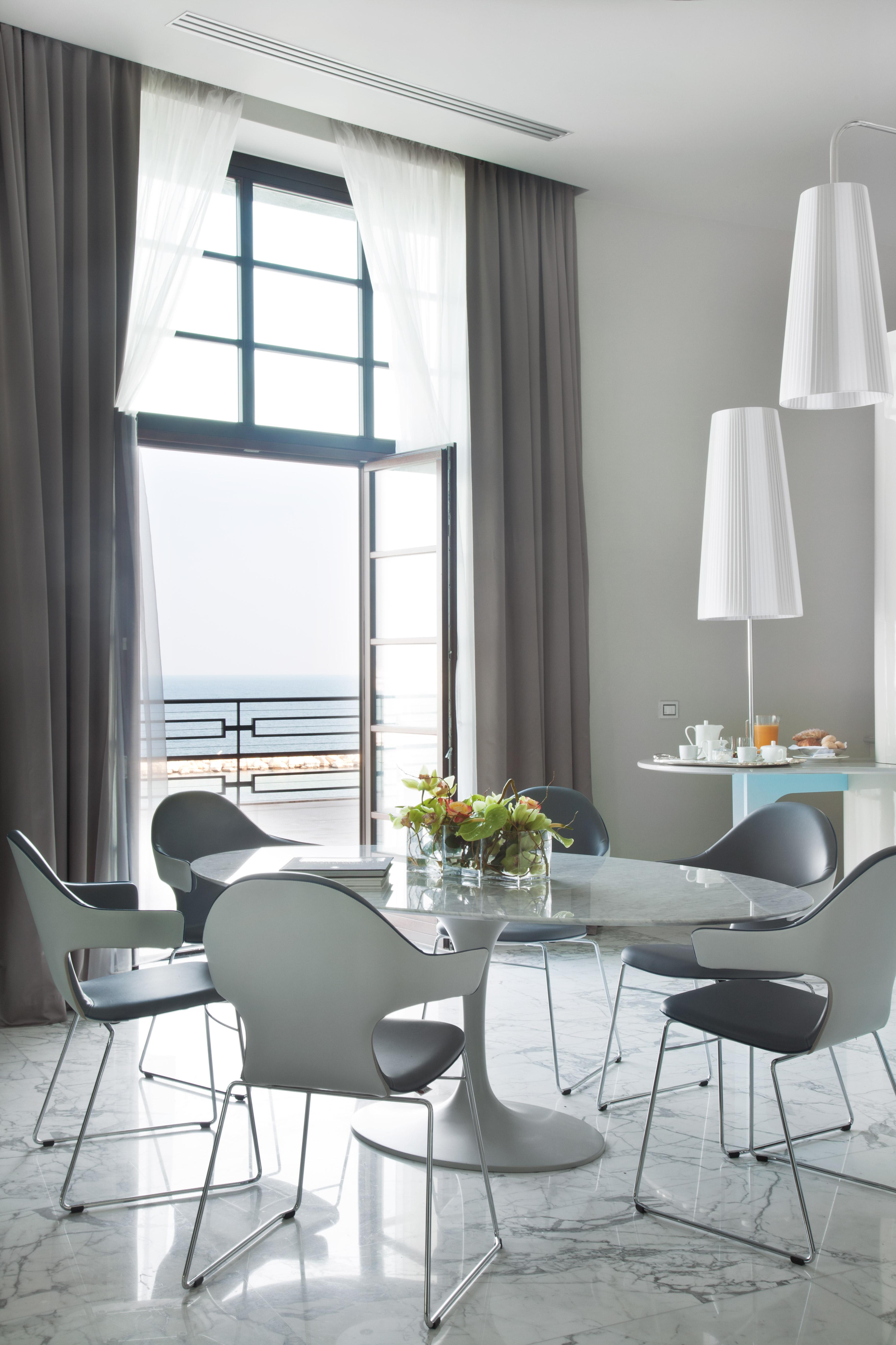 ไอเอช โฮเทล บาริ กรันเด อัลแบร์โก เดลเล นาซิโอนี Hotel บารี ภายนอก รูปภาพ Interior of a suite at the Hotel du Cap-Eden-Roc