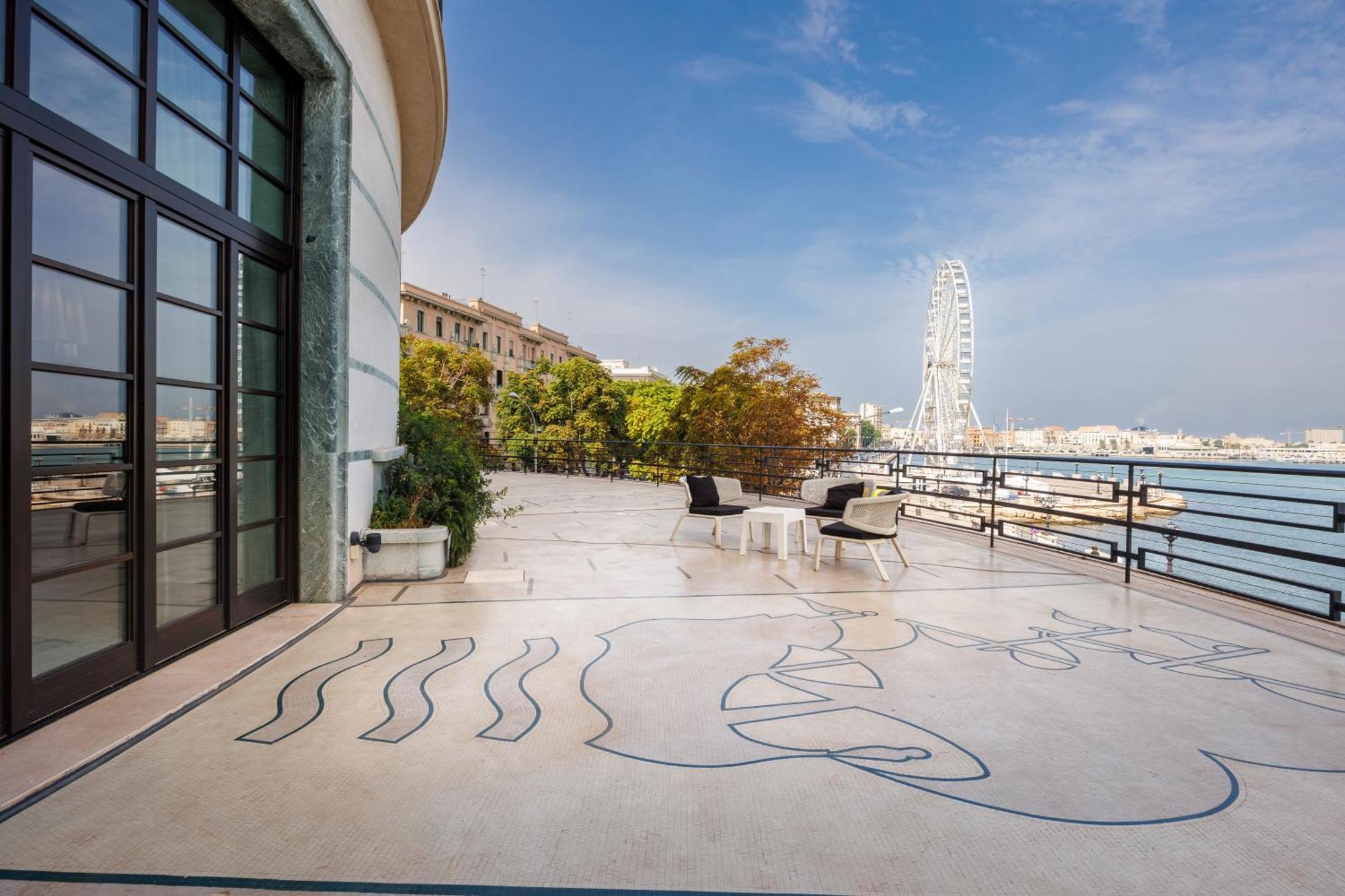 ไอเอช โฮเทล บาริ กรันเด อัลแบร์โก เดลเล นาซิโอนี Hotel บารี ภายนอก รูปภาพ The terrace of the museum