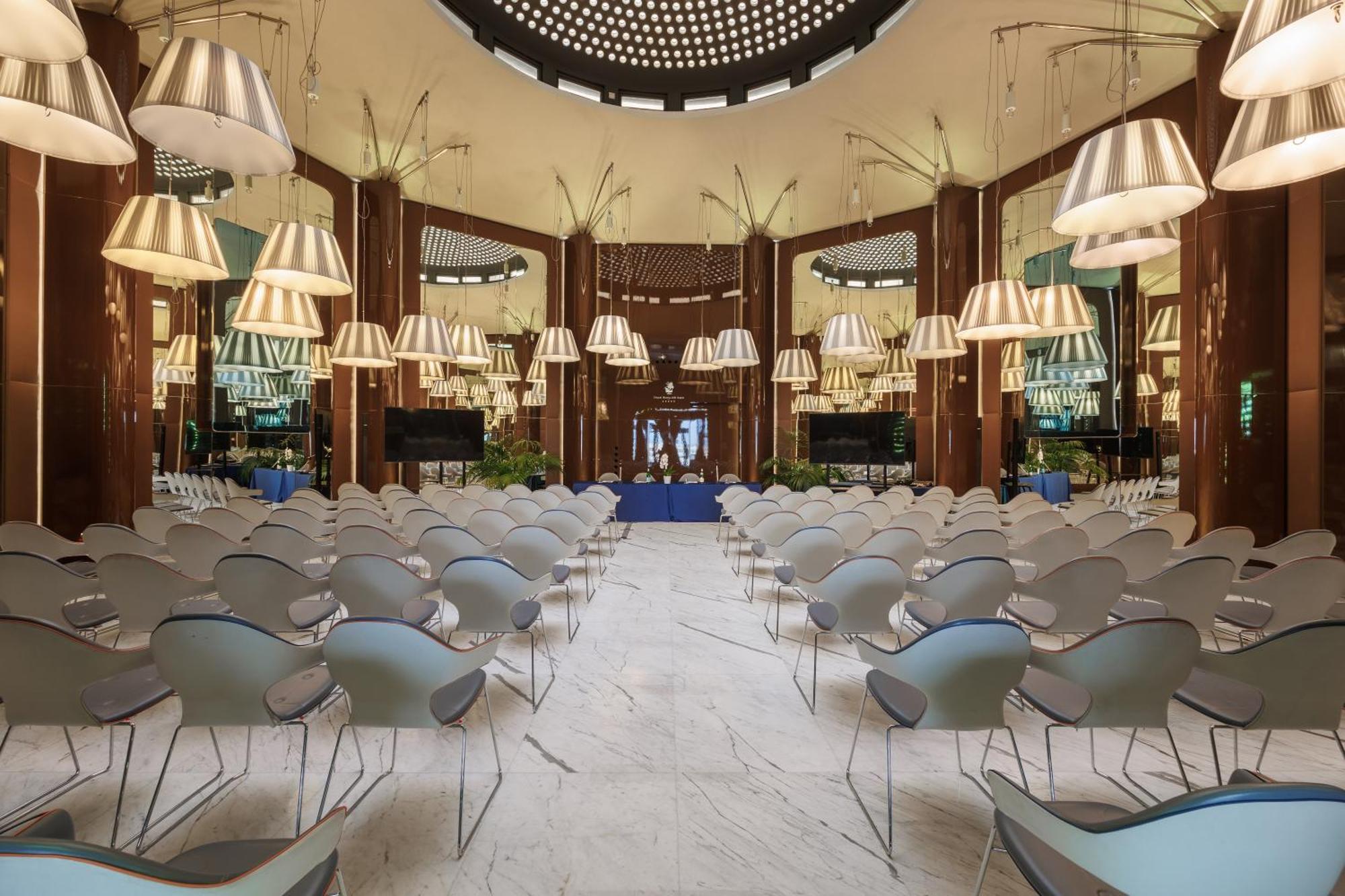 ไอเอช โฮเทล บาริ กรันเด อัลแบร์โก เดลเล นาซิโอนี Hotel บารี ภายนอก รูปภาพ The interior of the hotel